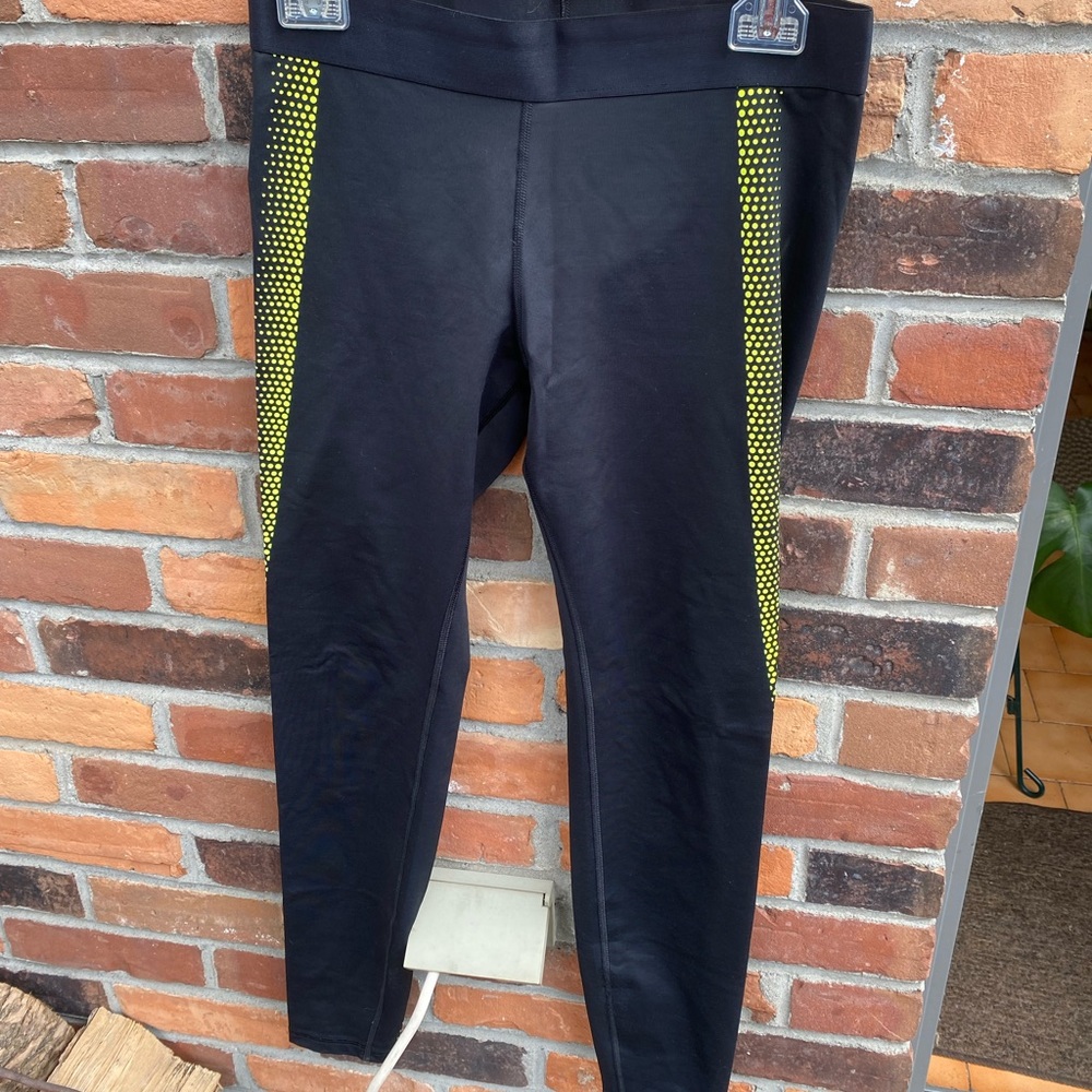Gapfit reflective neon yellow black leggings